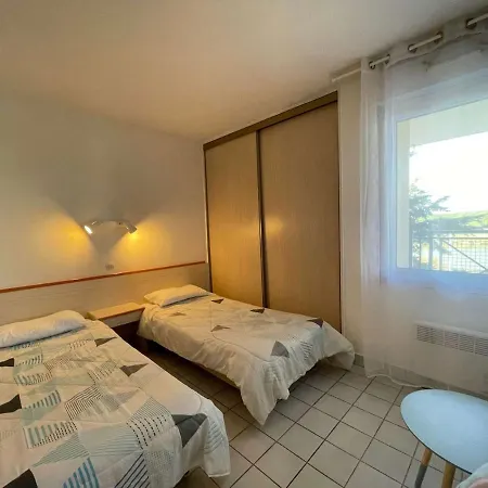 Appartement 3 Pieces Avec Balcon, Piscine Et Parking A Proximite De La - 6 Couchages - Fr-1-224c-188