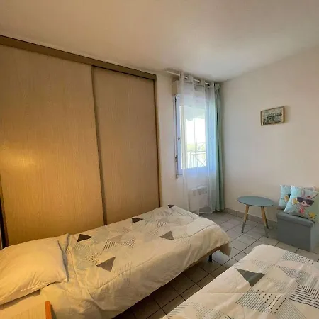 Appartement 3 Pieces Avec Balcon, Piscine Et Parking A Proximite De La - 6 Couchages - Fr-1-224c-188